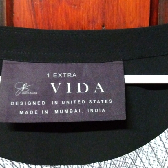 VIDA Geometric Top - Picture 4 of 7